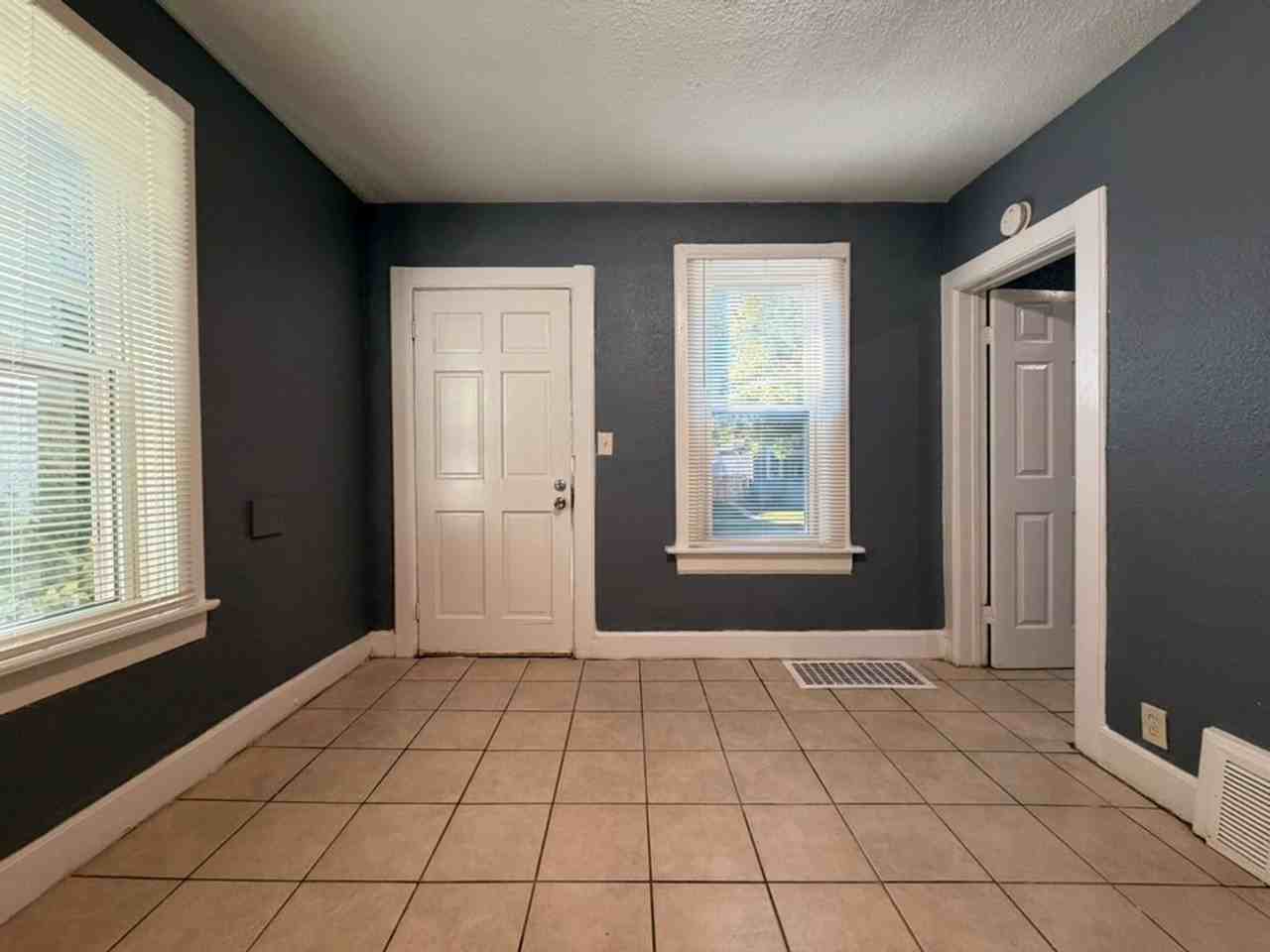 5226 N 38th St - Photo 3 of 8