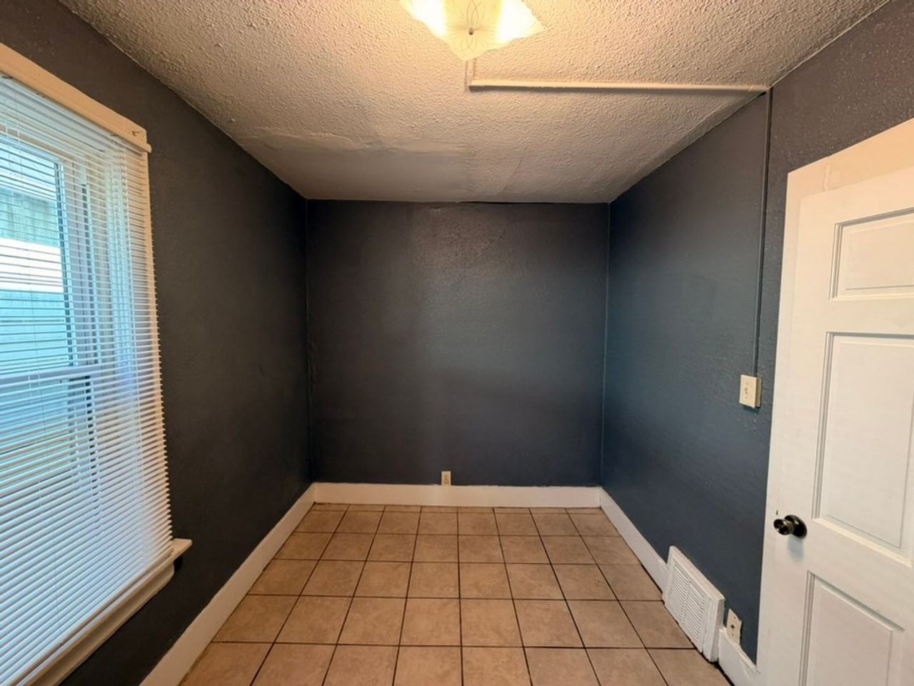 5226 N 38th St - Photo 5 of 8