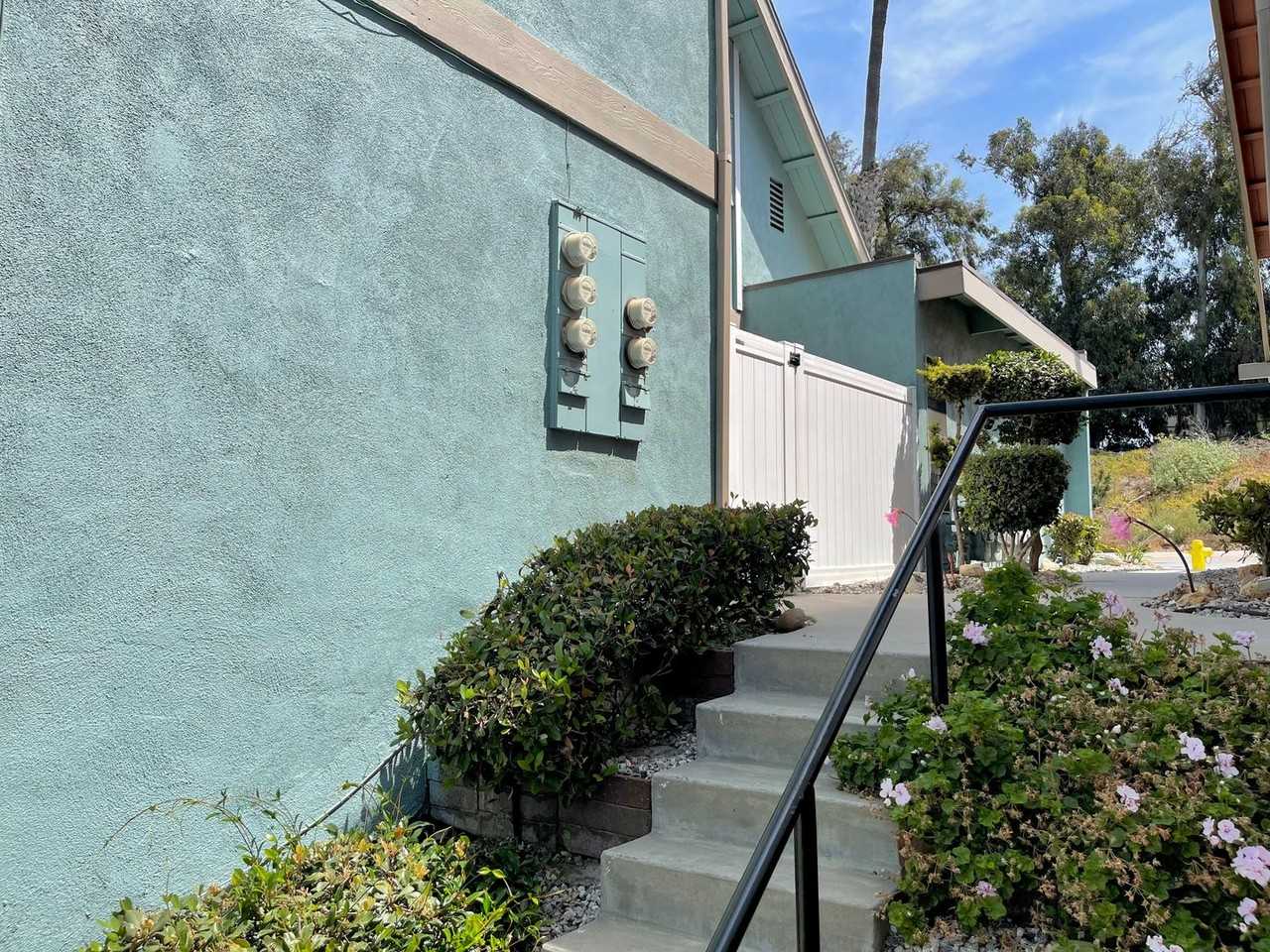 2991 Harbor Blvd - Photo 3 of 18