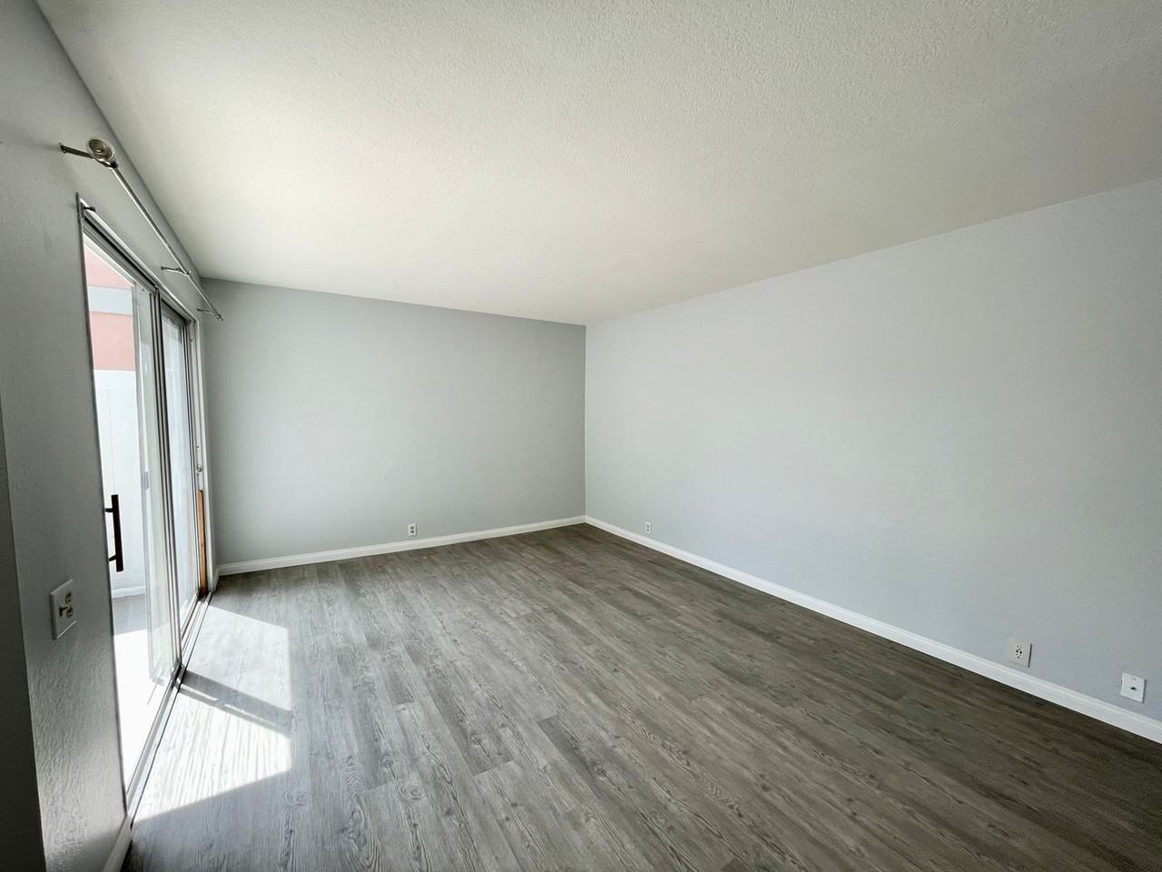 2991 Harbor Blvd - Photo 5 of 18