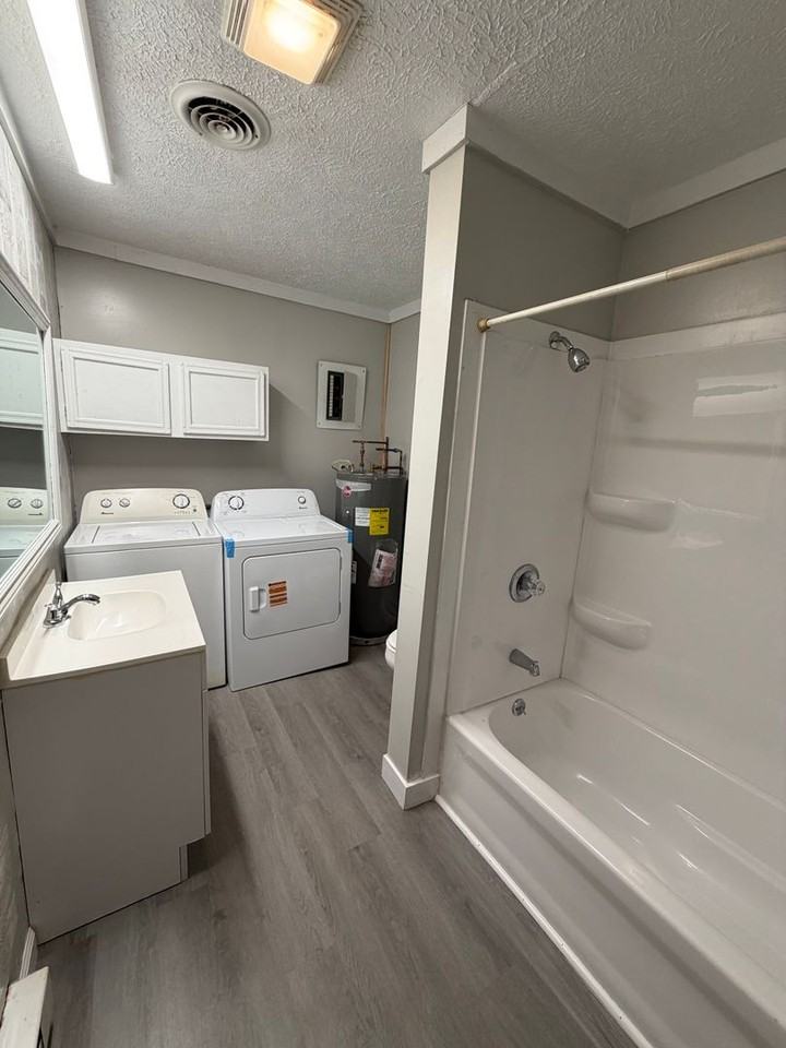 903 Highland St - Photo 4 of 7