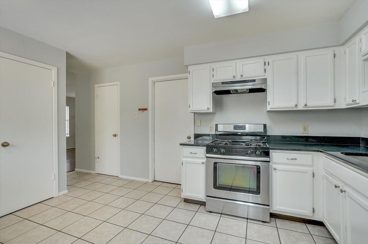 12716 Margit Dr - Photo 7 of 21