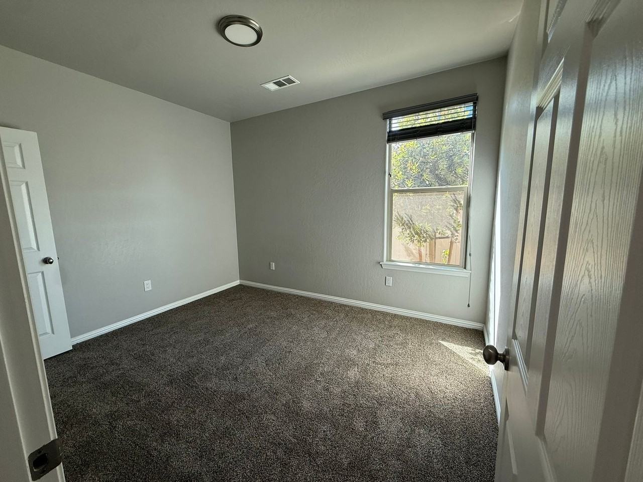 1876 W Roby Ave - Photo 5 of 10