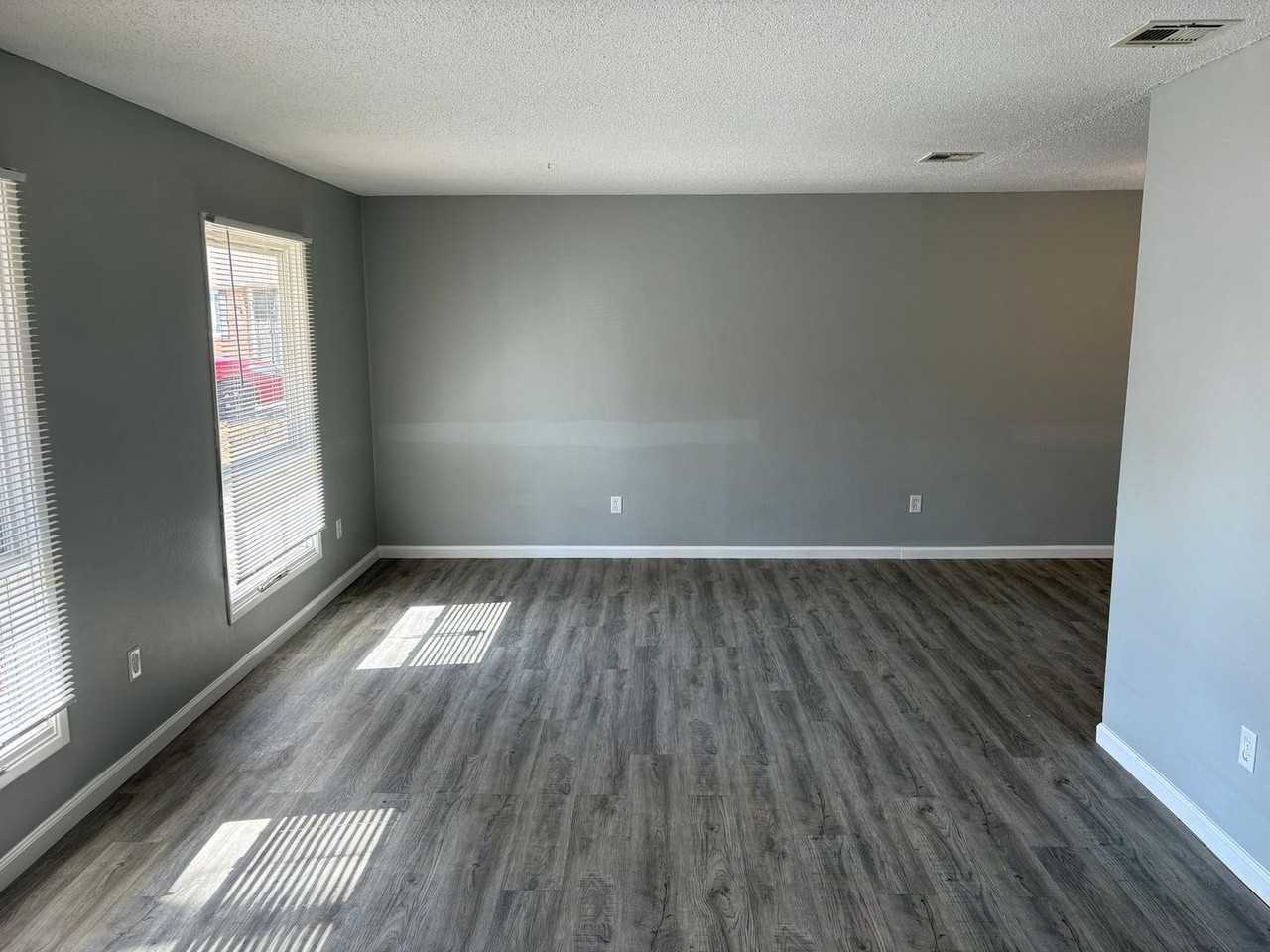 11428 Surf Side Dr - Photo 3 of 7
