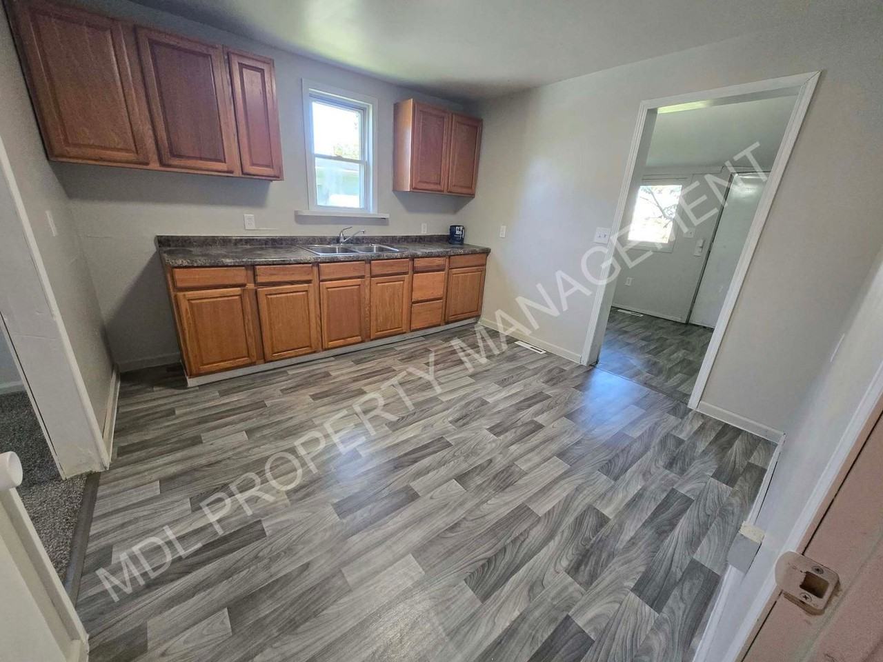 3911 Webber St - Photo 4 of 8