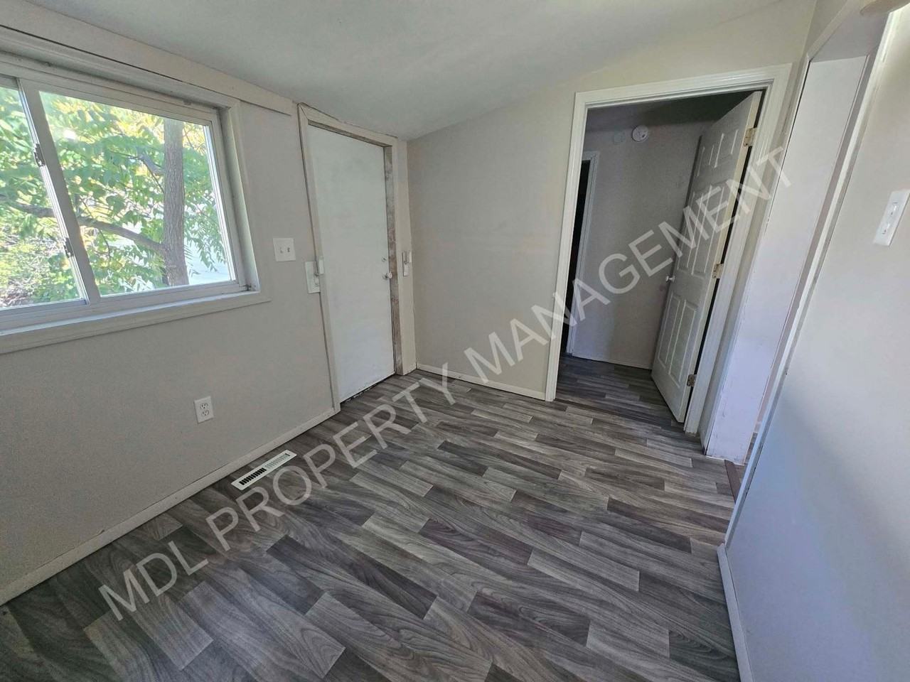 3911 Webber St - Photo 5 of 8