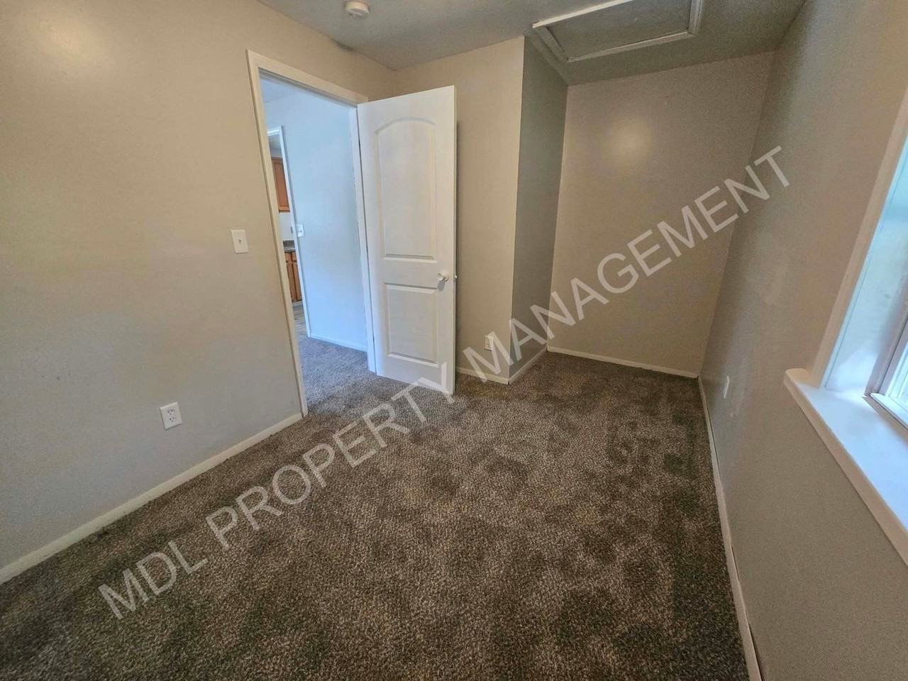 3911 Webber St - Photo 6 of 8