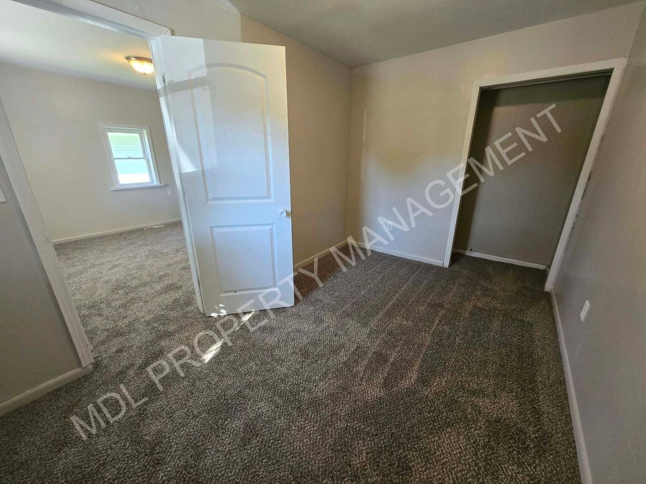 3911 Webber St - Photo 7 of 8