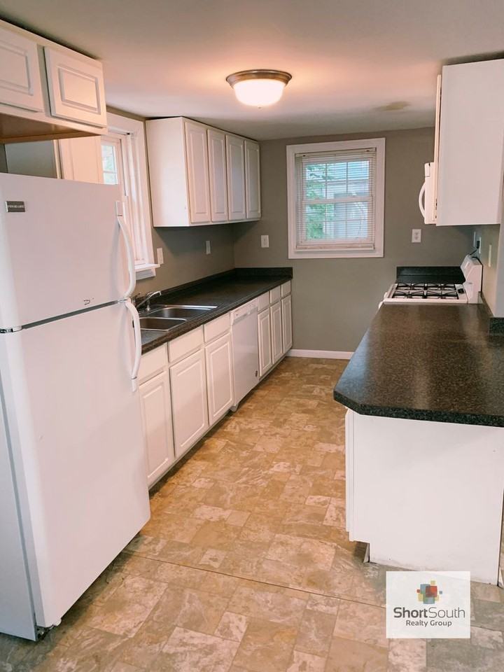 954 Sigsbee St Se - Photo 2 of 12