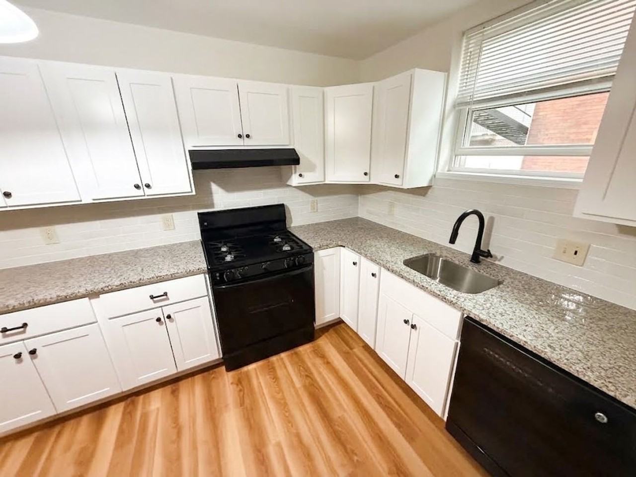 325 N Neville St - Photo 2 of 15