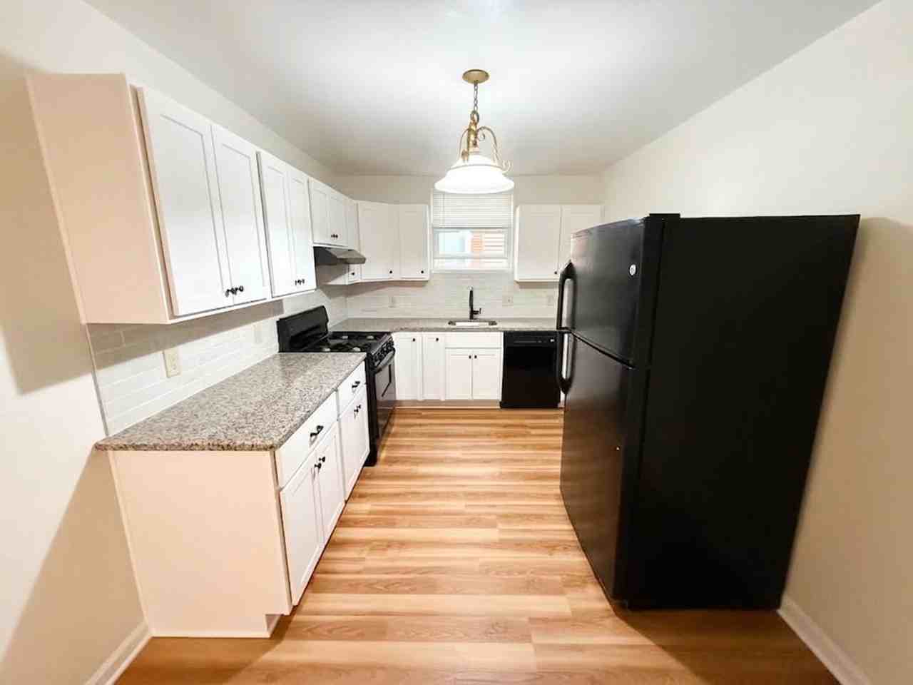 325 N Neville St - Photo 3 of 15
