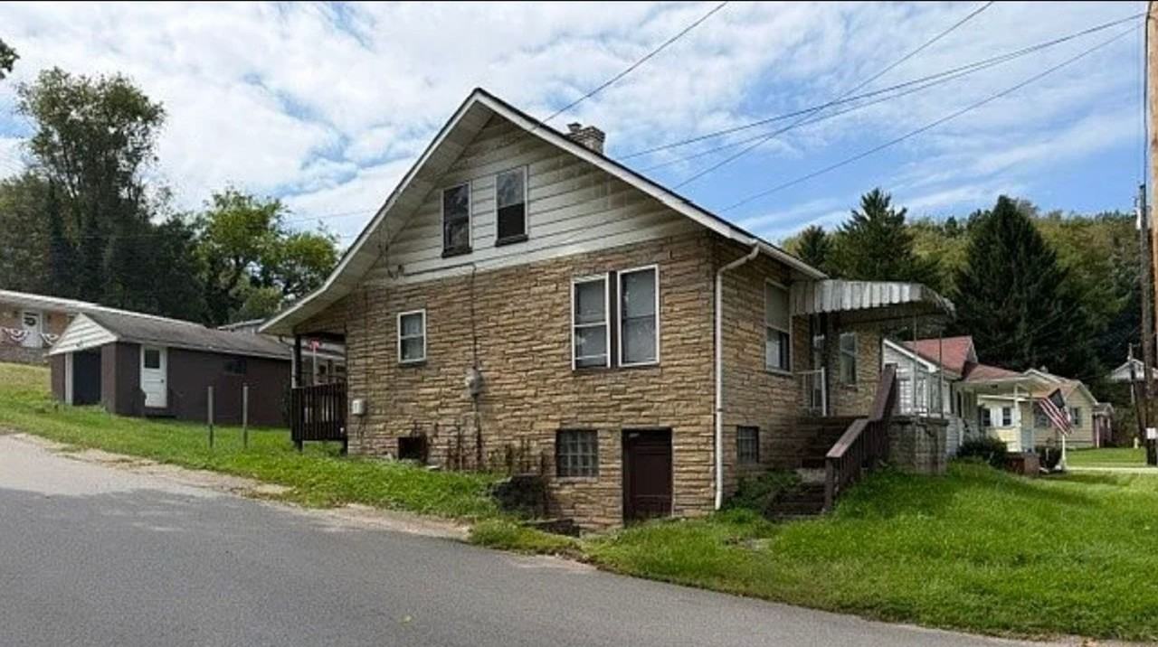 301 Patterson Ave - Photo 2 of 10