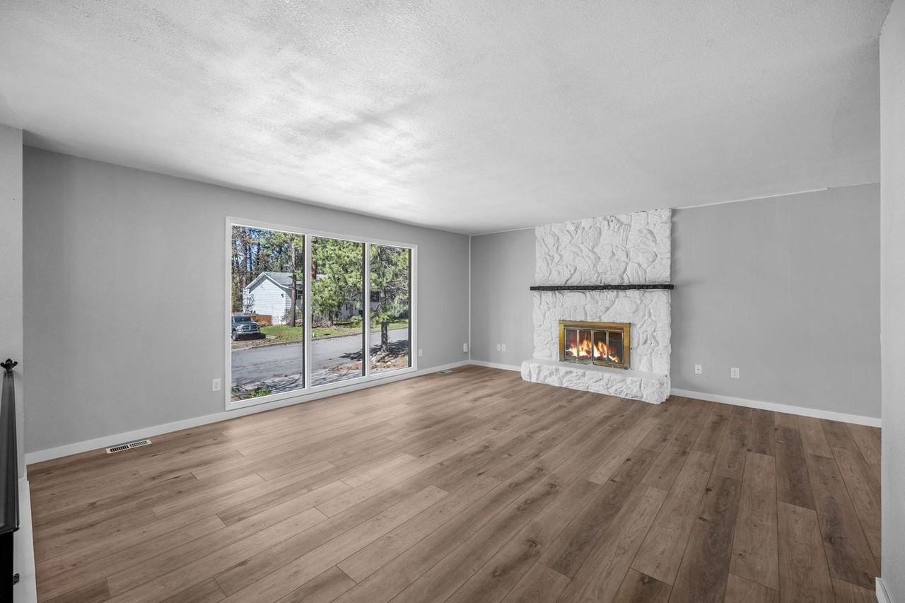 111 S Ridgewood Dr - Photo 3 of 32