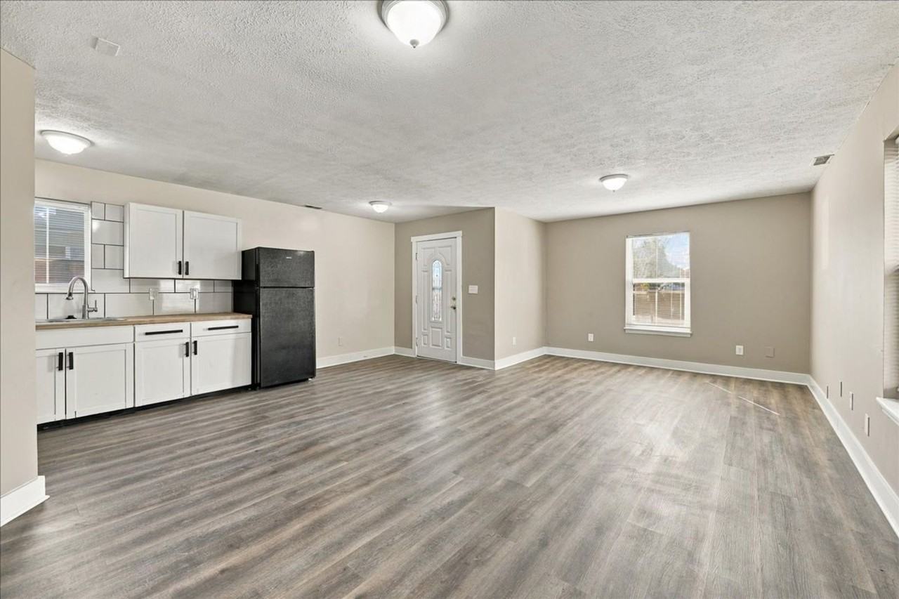 5020 Elliott Ave - Photo 5 of 15
