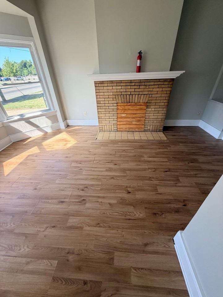 2919 W Market St - Photo 4 of 13
