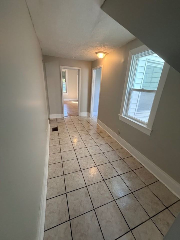 2919 W Market St - Photo 7 of 13