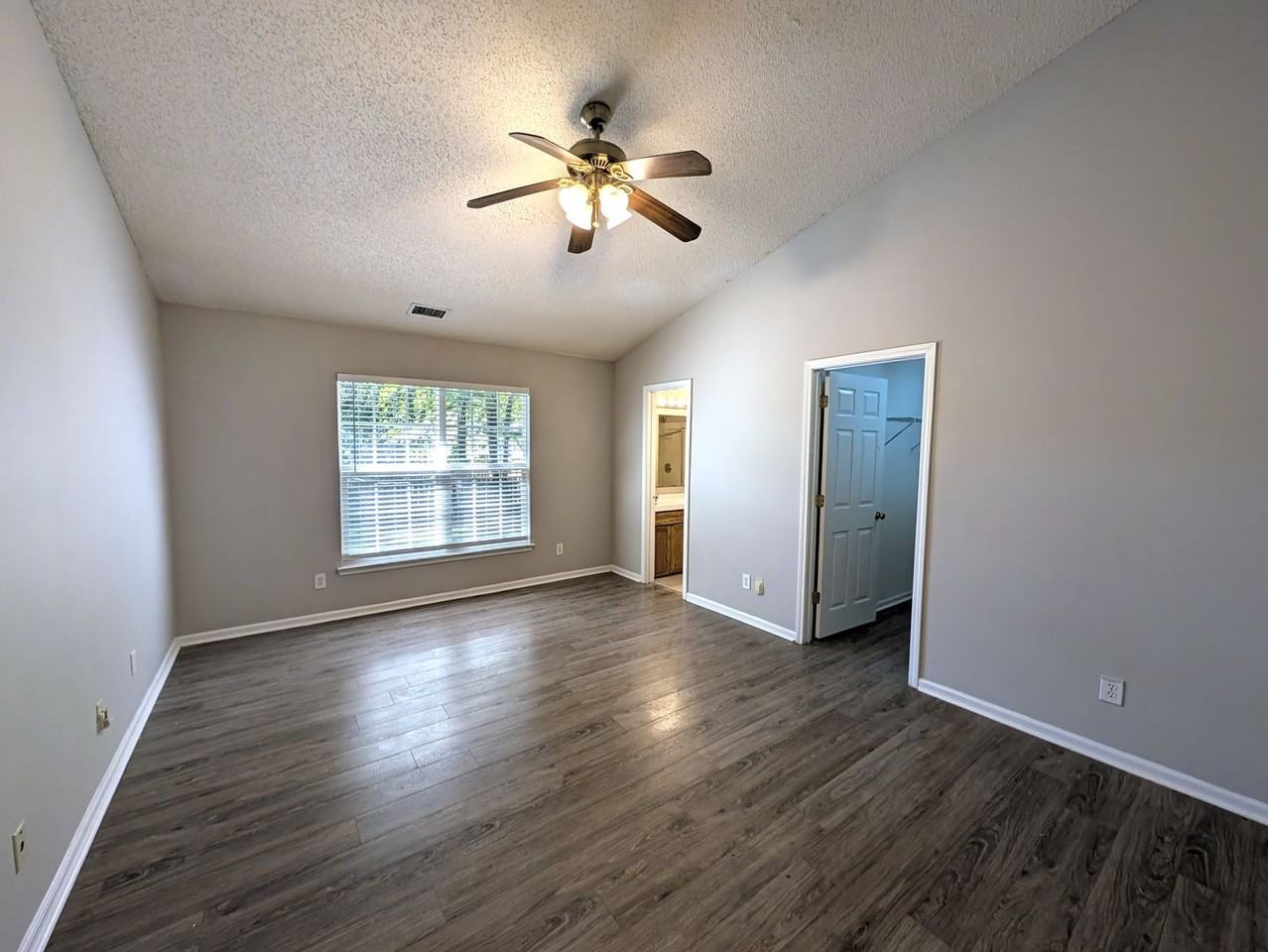11024 Sandboar St - Photo 5 of 18