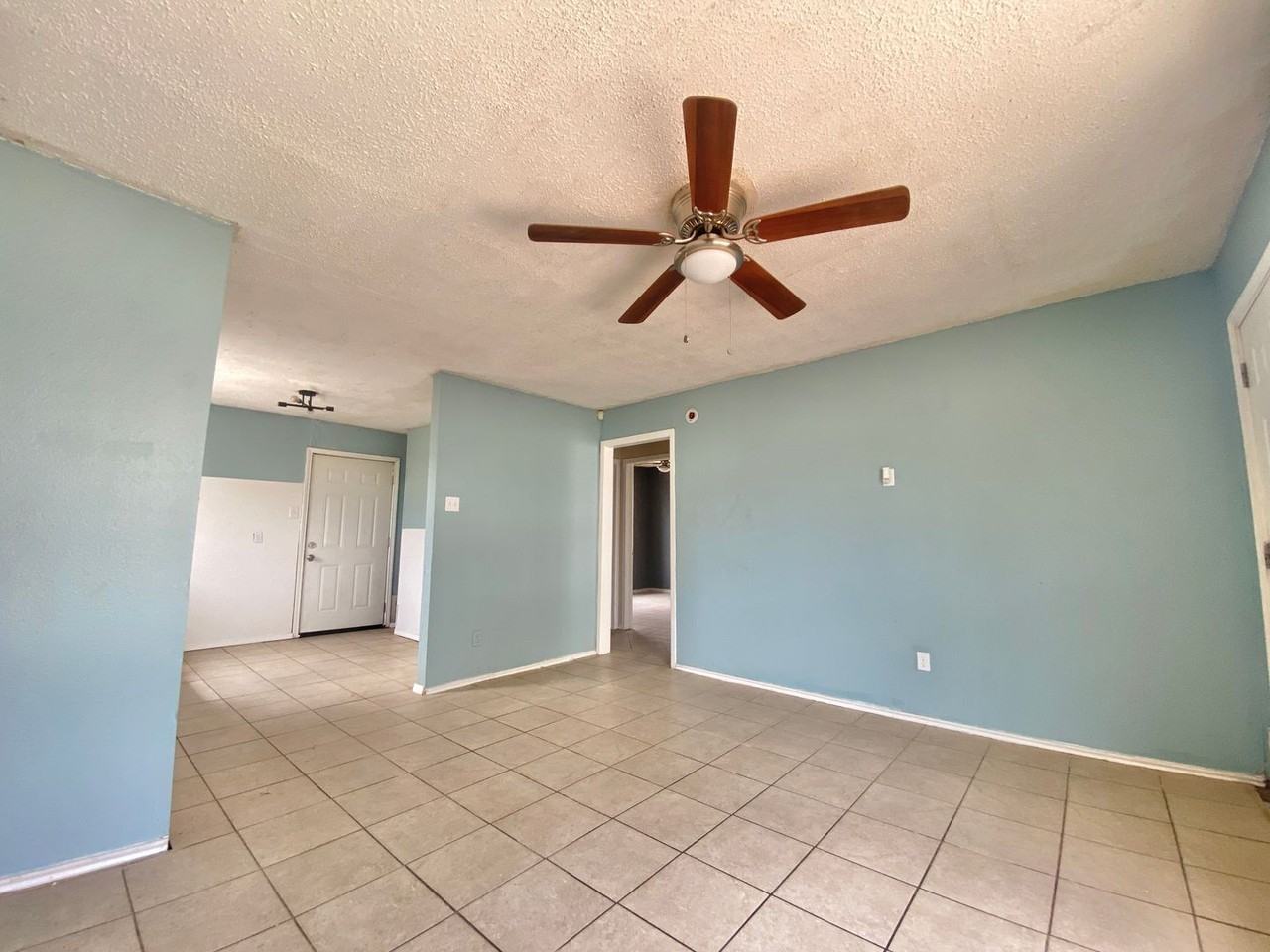 2515 Bates St - Photo 2 of 11