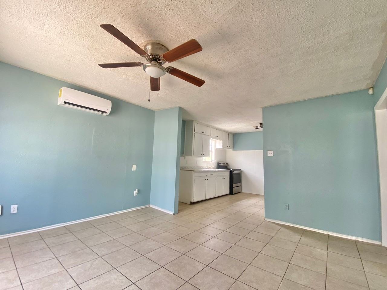 2515 Bates St - Photo 3 of 11