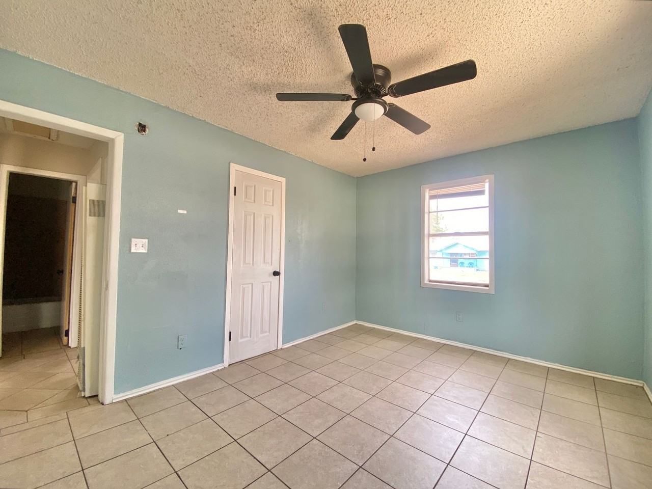 2515 Bates St - Photo 7 of 11