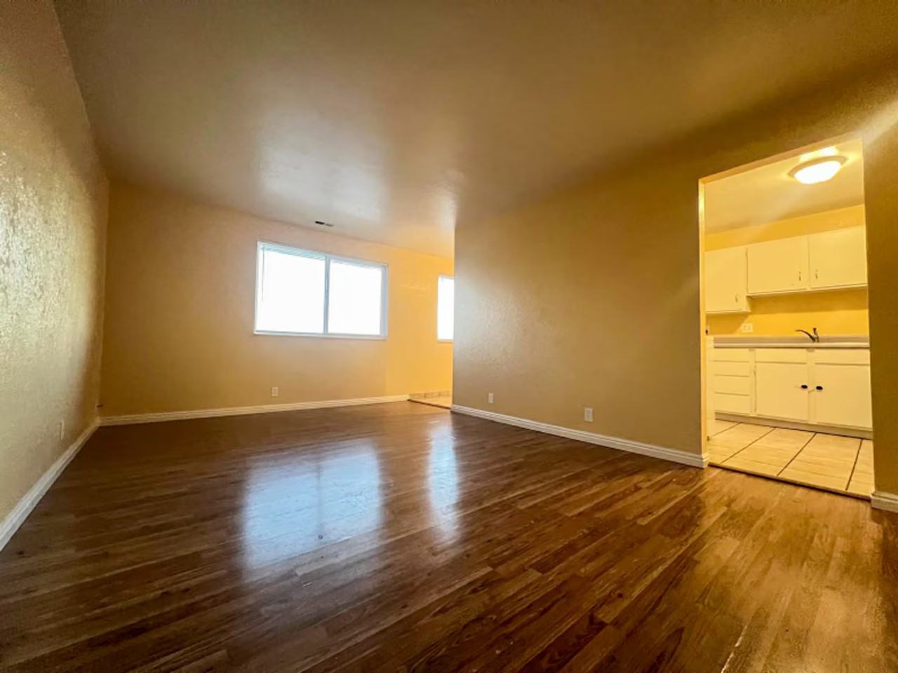 768 768 N Redwood Rd - 768 N Redwood Rd - Photo 2 of 10
