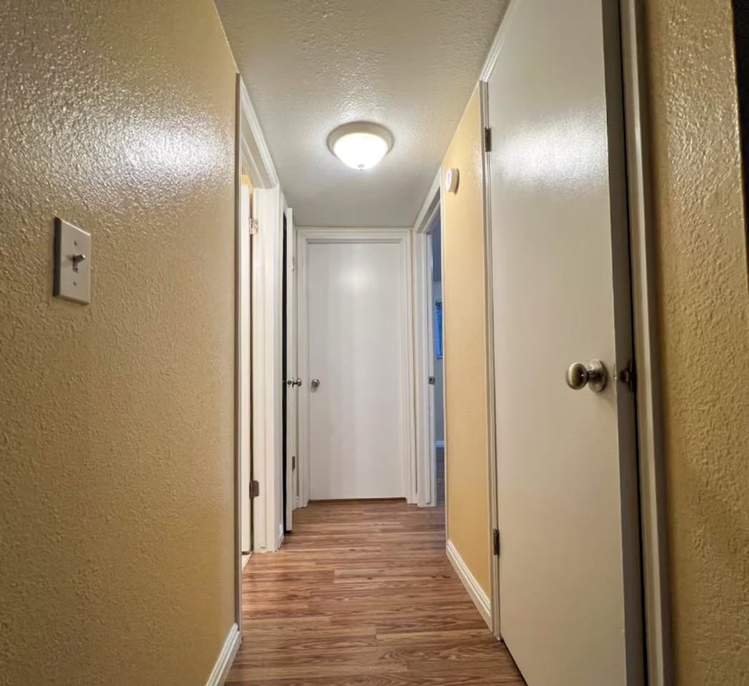 768 768 N Redwood Rd - 768 N Redwood Rd - Photo 5 of 10