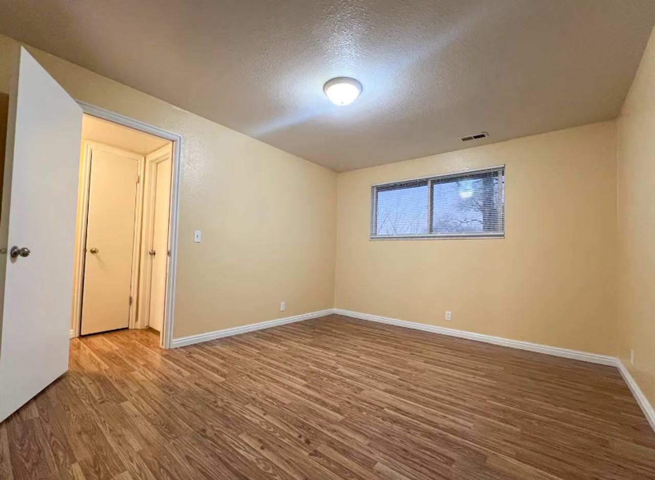 768 768 N Redwood Rd - 768 N Redwood Rd - Photo 6 of 10