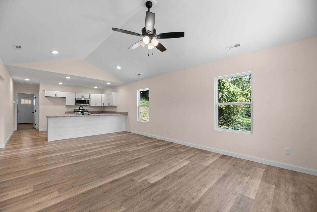 103 Oglewood Ave - Photo 3 of 8