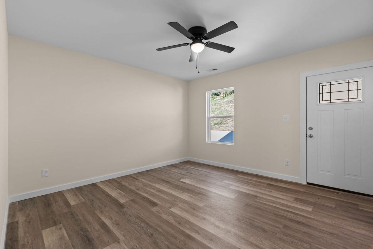 103 Oglewood Ave - Photo 4 of 8