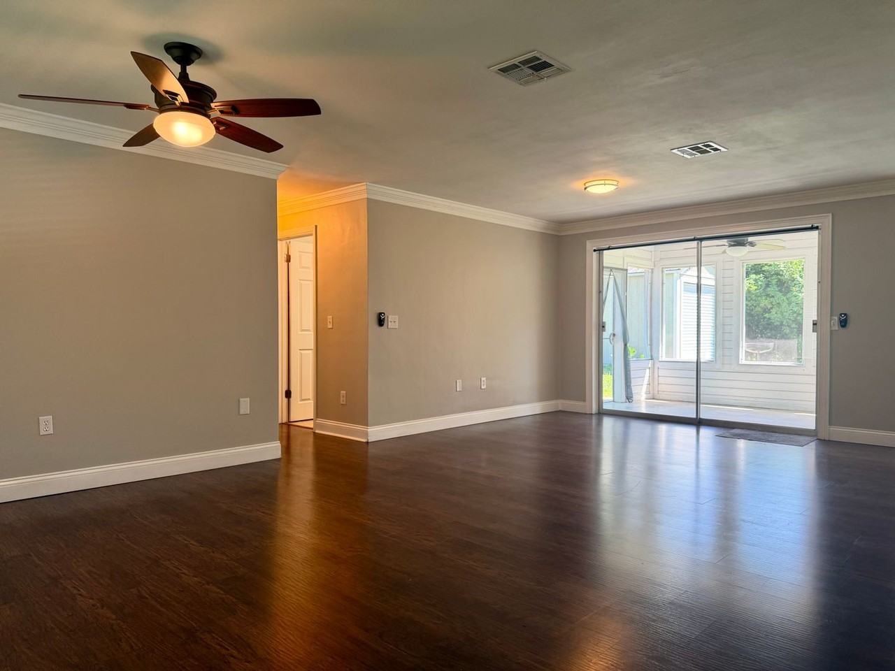 19 S Hercules Ave - Photo 3 of 44