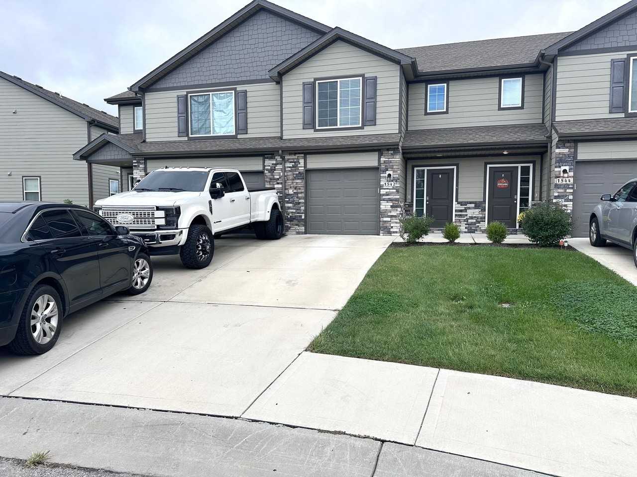 1542 Ne Shale Ct - Photo 2 of 22