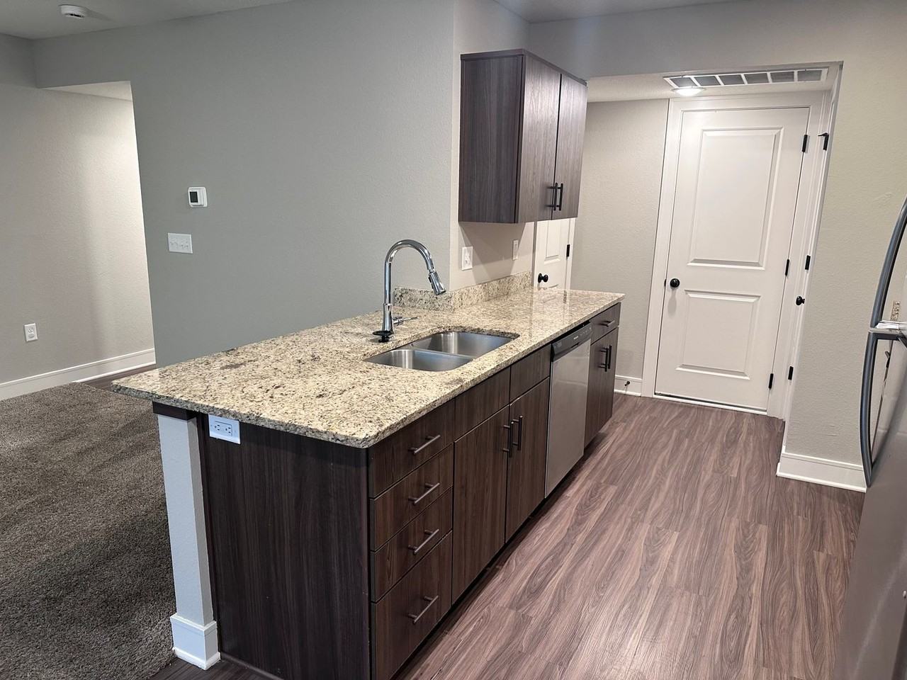 1542 Ne Shale Ct - Photo 3 of 22
