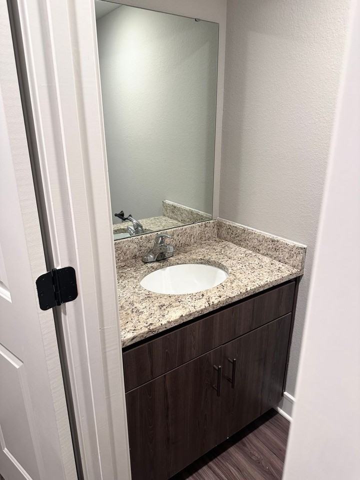 1542 Ne Shale Ct - Photo 4 of 22