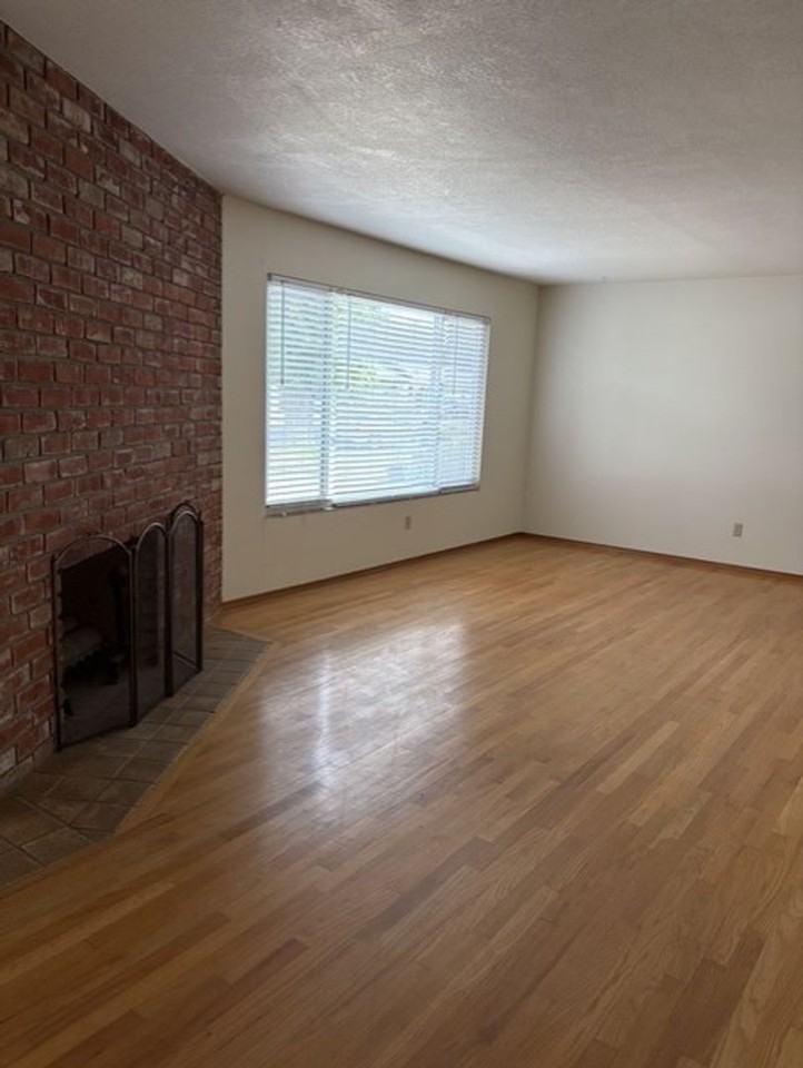 3401 Fremont St - Photo 3 of 19