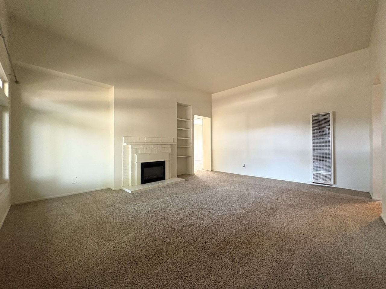 724 Rand St - Photo 2 of 19