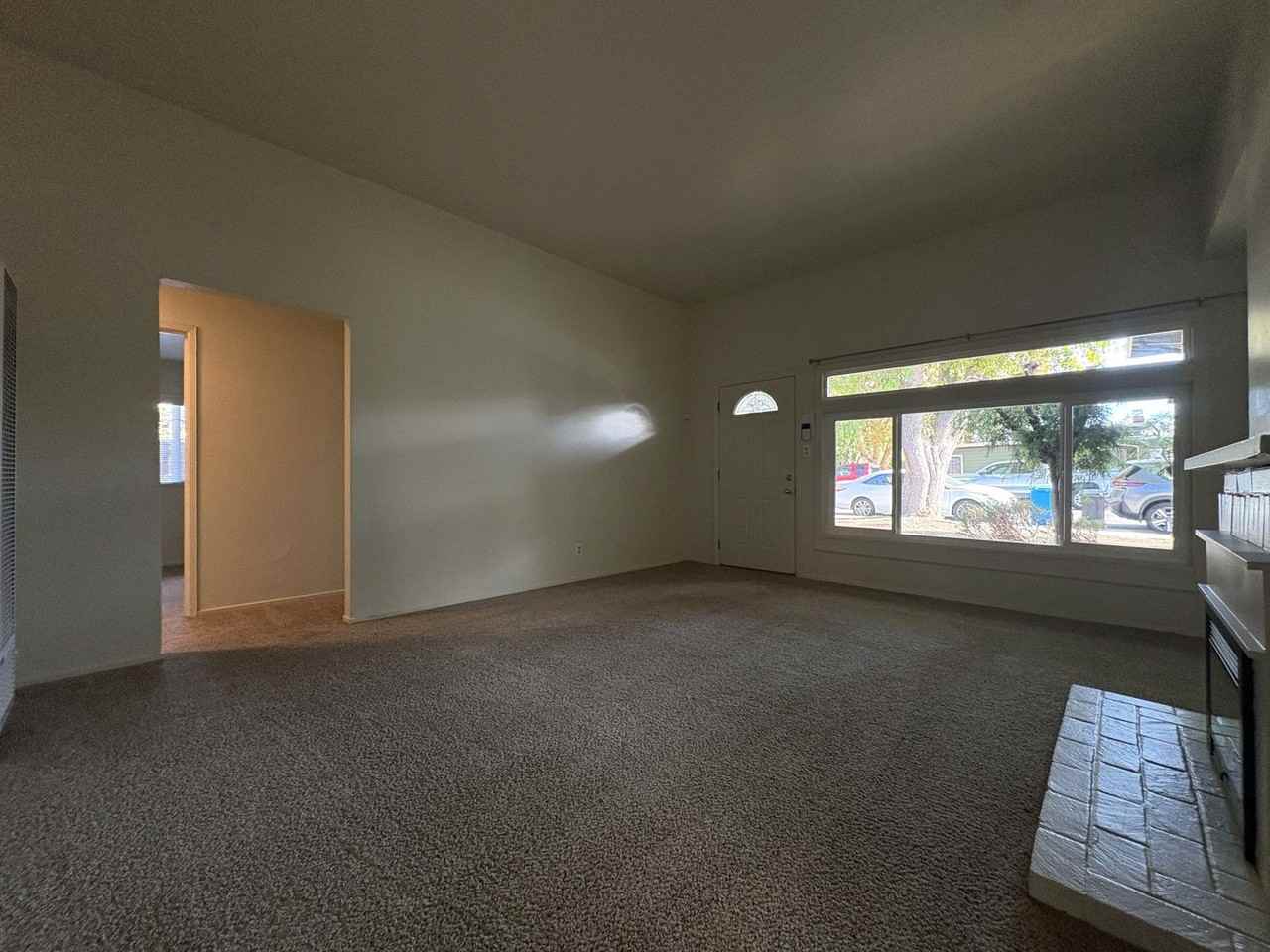 724 Rand St - Photo 3 of 19