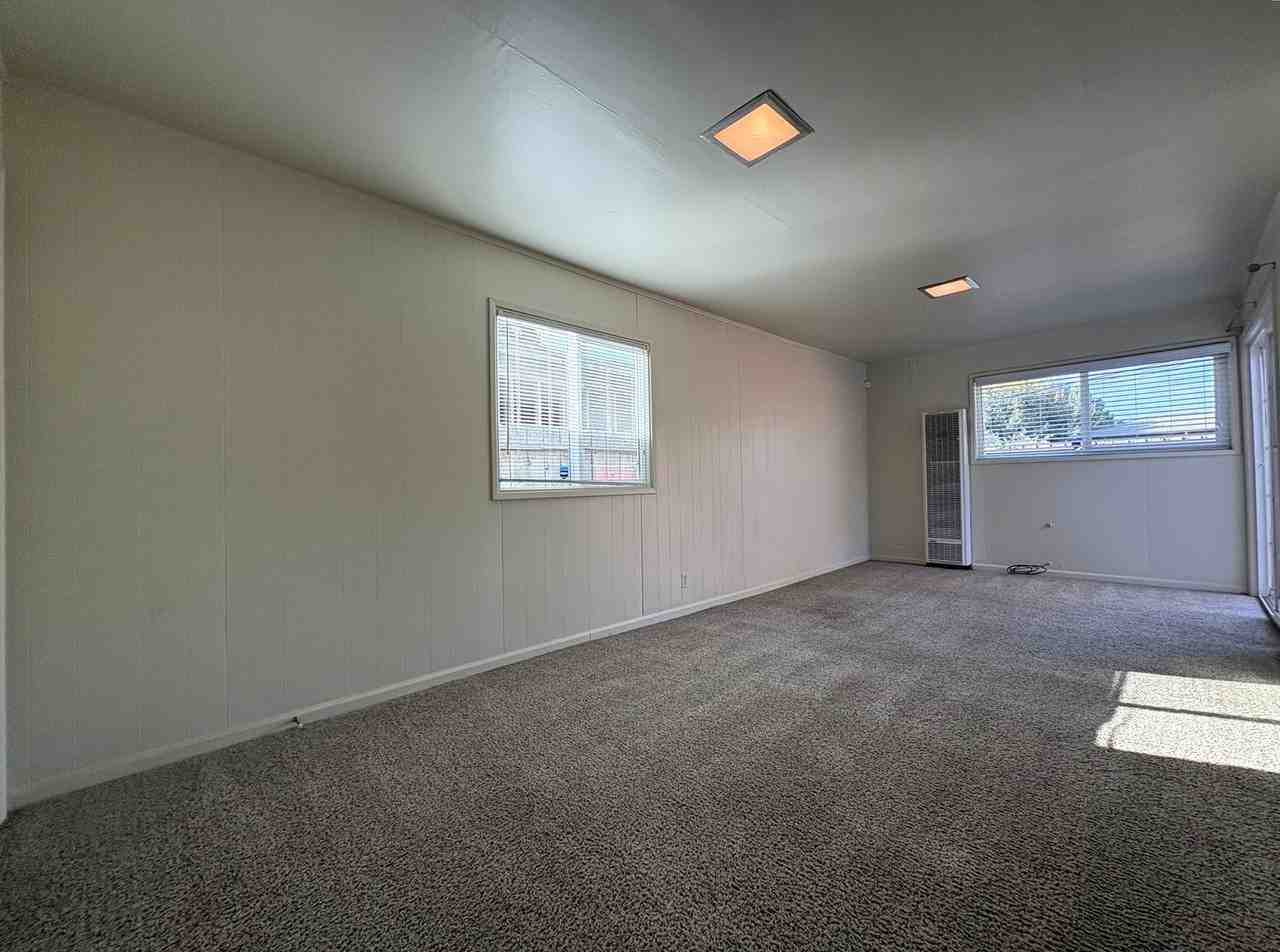 724 Rand St - Photo 4 of 19