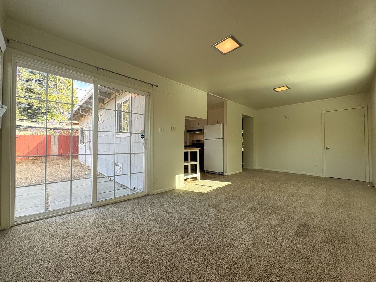 724 Rand St - Photo 5 of 19