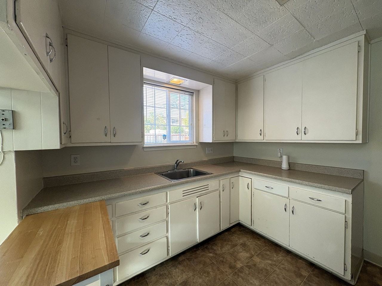 724 Rand St - Photo 7 of 19