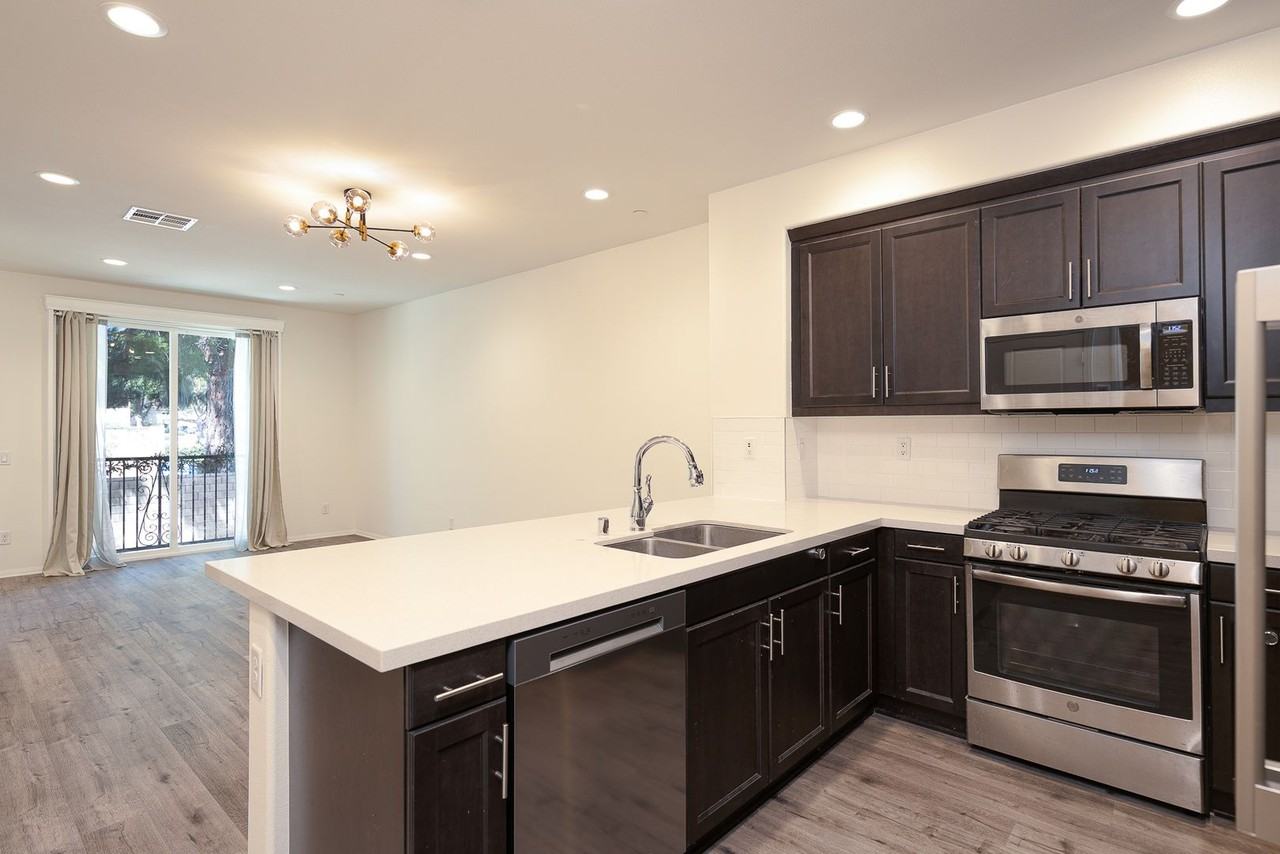 413 Castiano St - Photo 3 of 28