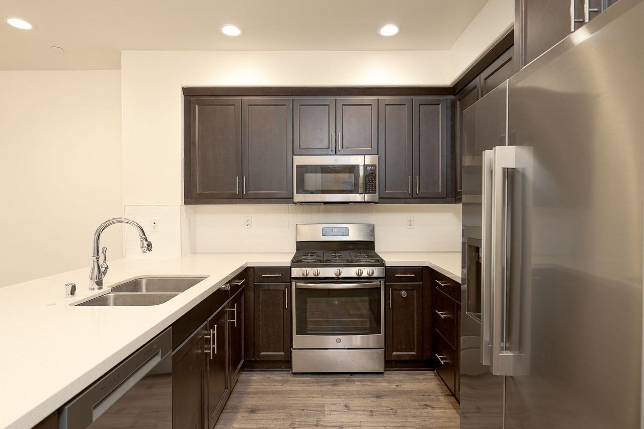 413 Castiano St - Photo 7 of 28