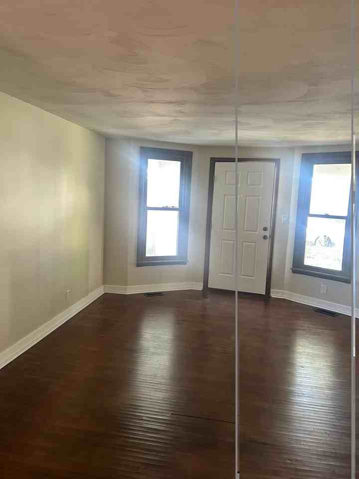 702 S Glenwood Ave - Photo 2 of 13