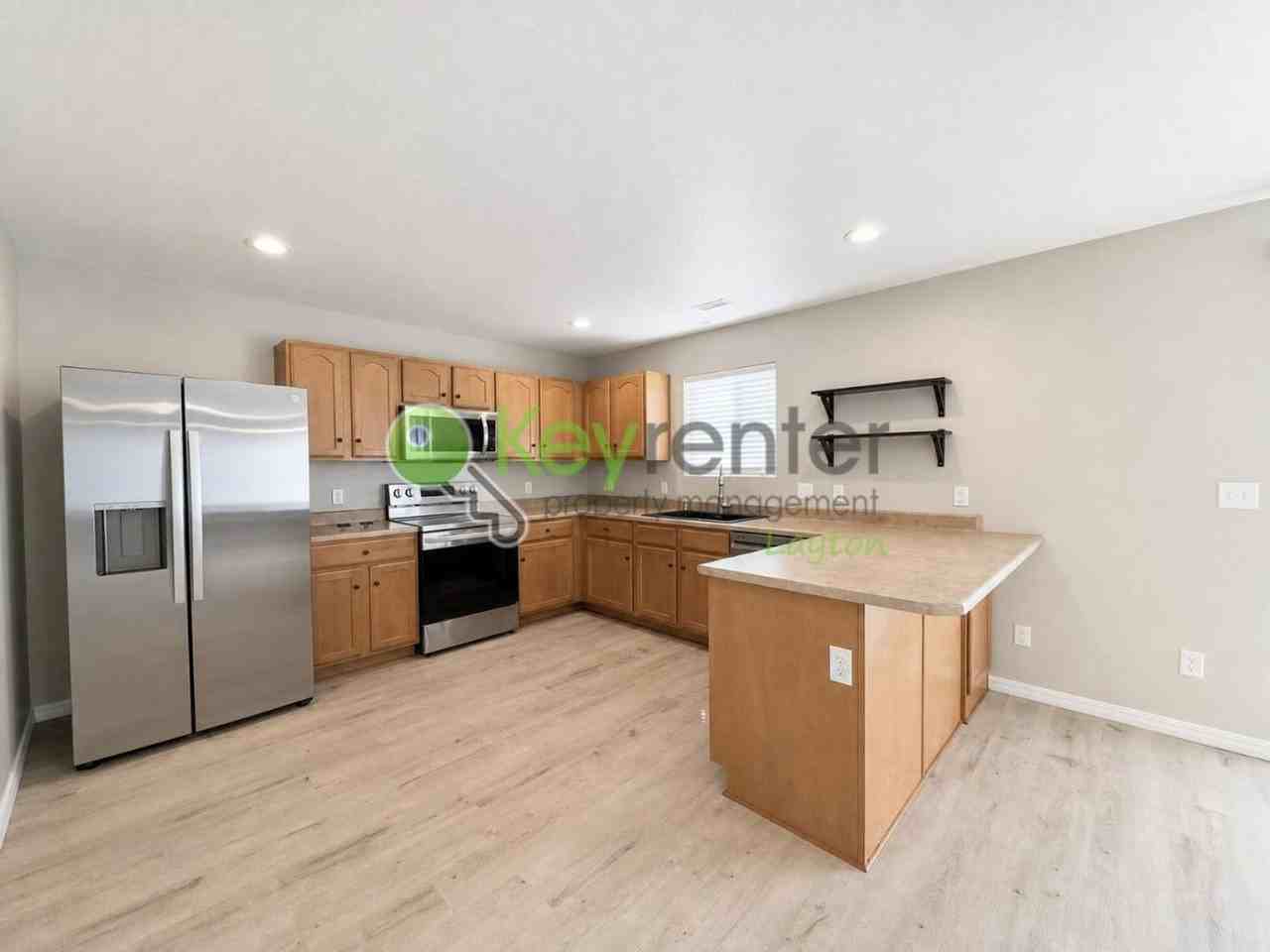 374 Wellington Dr - Photo 3 of 32