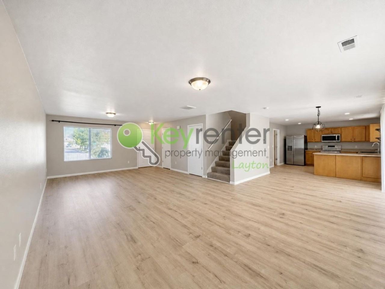 374 Wellington Dr - Photo 4 of 32