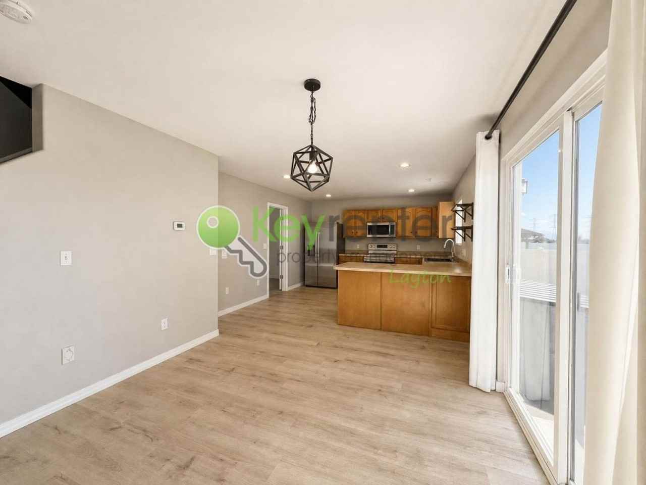 374 Wellington Dr - Photo 5 of 32