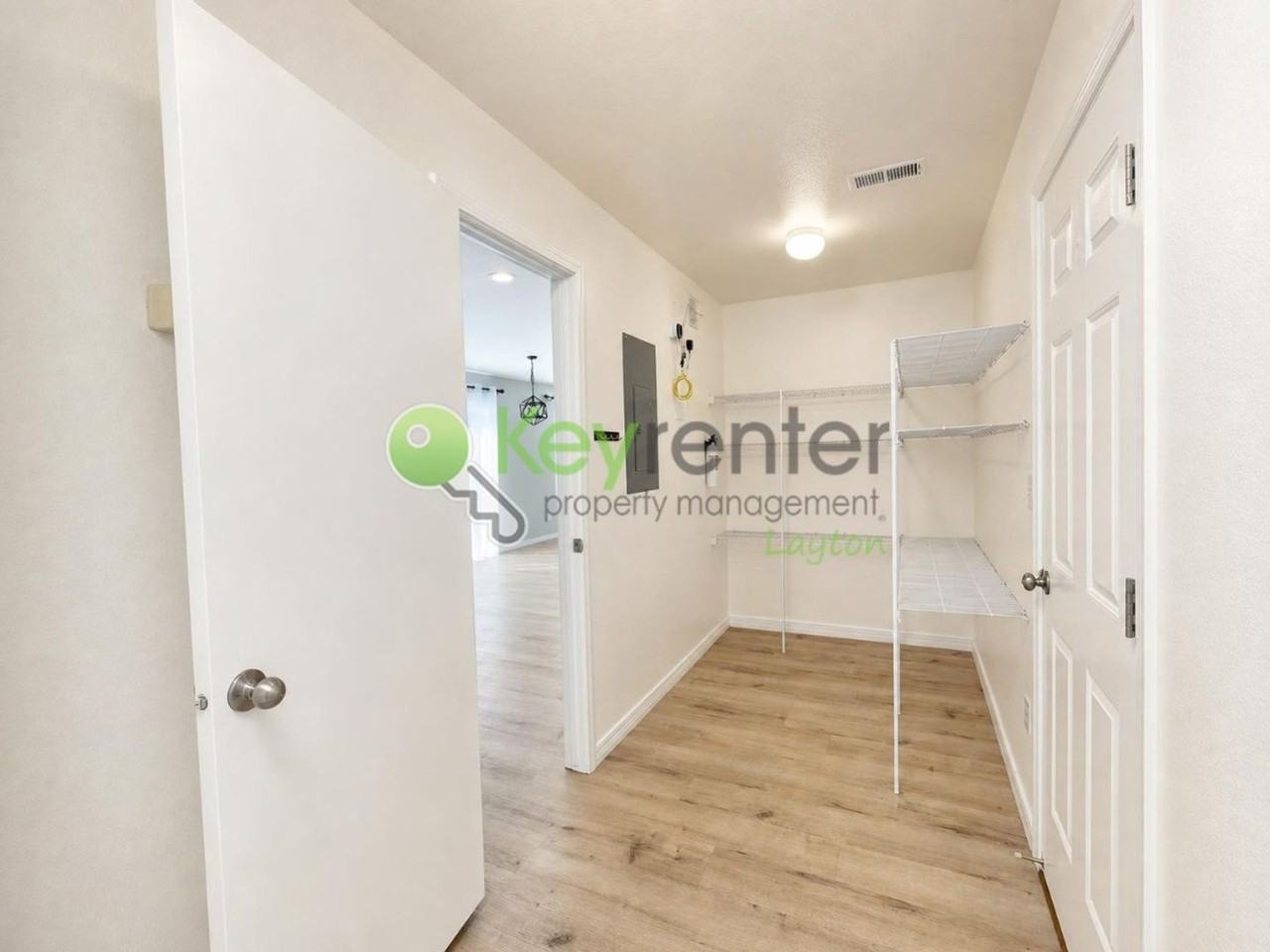 374 Wellington Dr - Photo 7 of 32