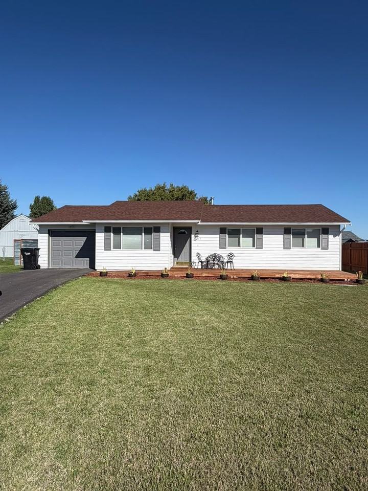 1905 Garden Way - Photo 3 of 26