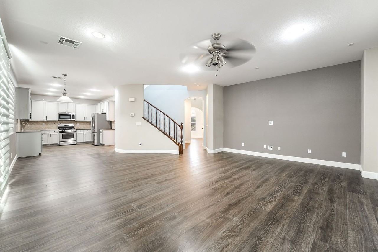 10328 Burwood St - Photo 5 of 42
