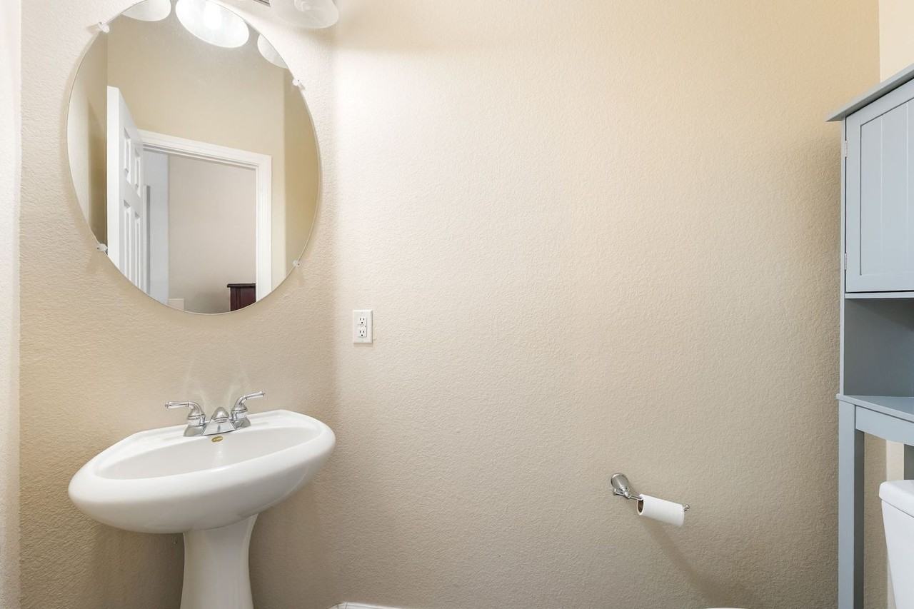 10328 Burwood St - Photo 7 of 42