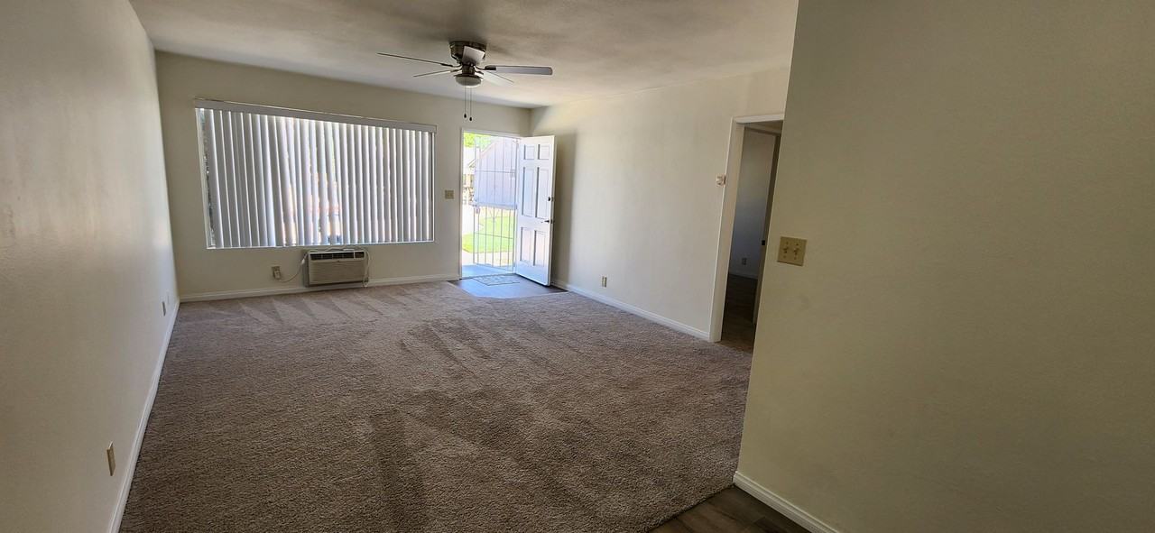 150 E Lakeshore Dr #18 - Photo 5 of 20